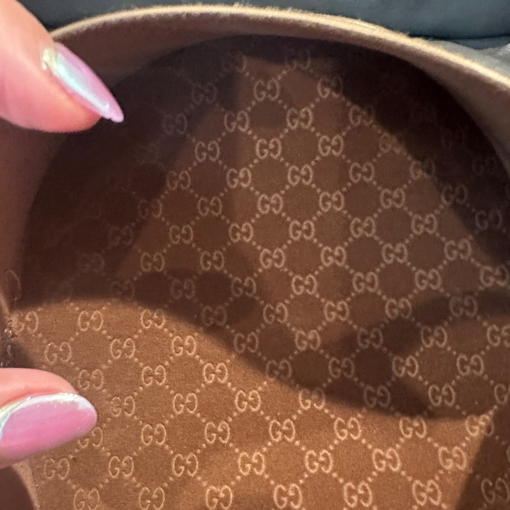 Gucci Sunglasses with Gold Case - Picture 5 of 5